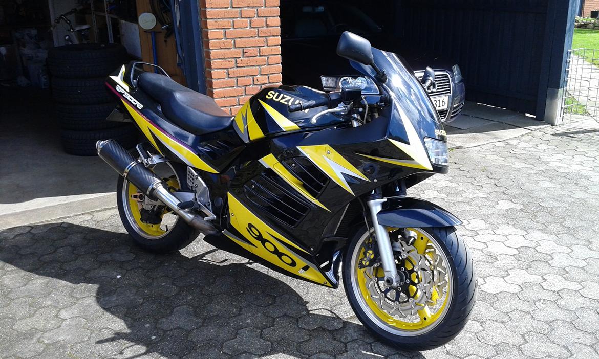 Suzuki RF 900 R billede 12