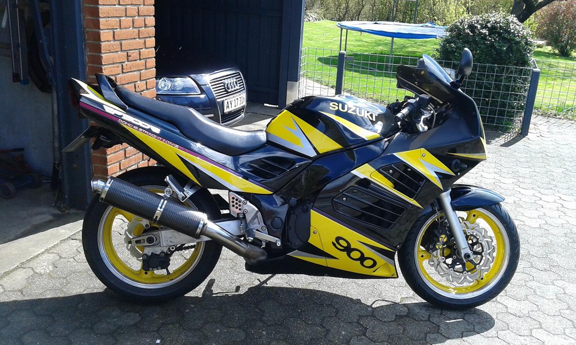 Suzuki RF 900 R billede 9