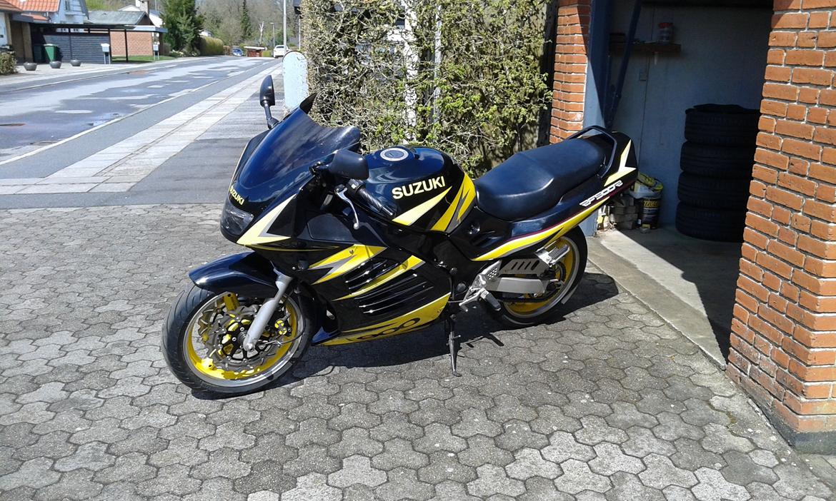 Suzuki RF 900 R billede 11