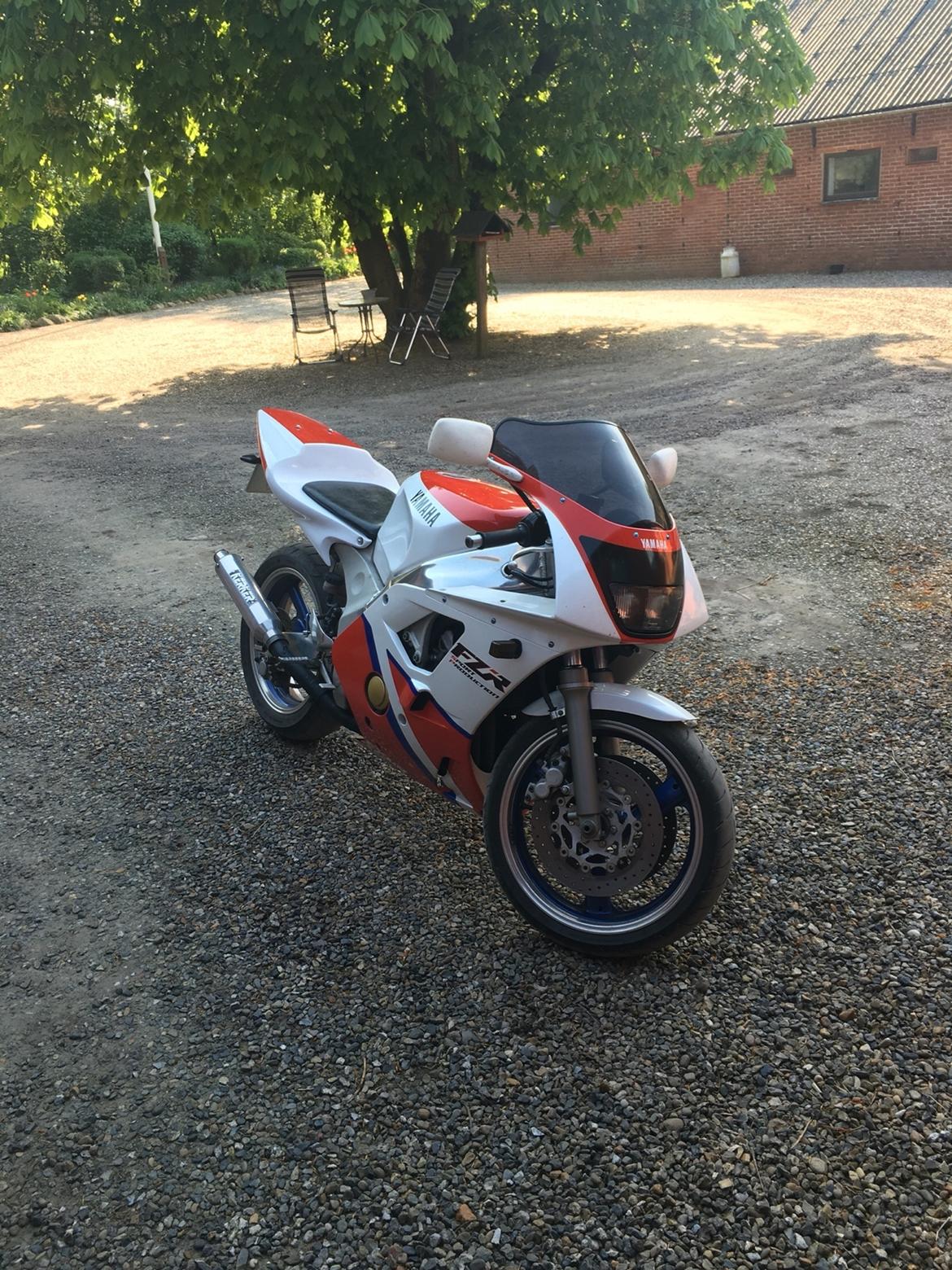 Yamaha FZR 400rr billede 1