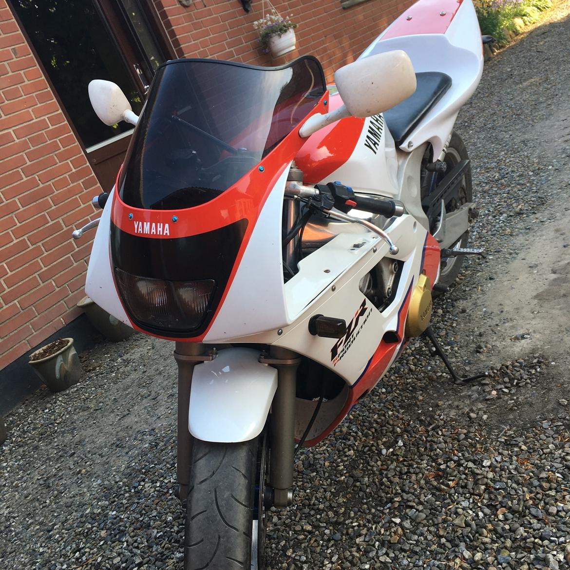 Yamaha FZR 400rr billede 5