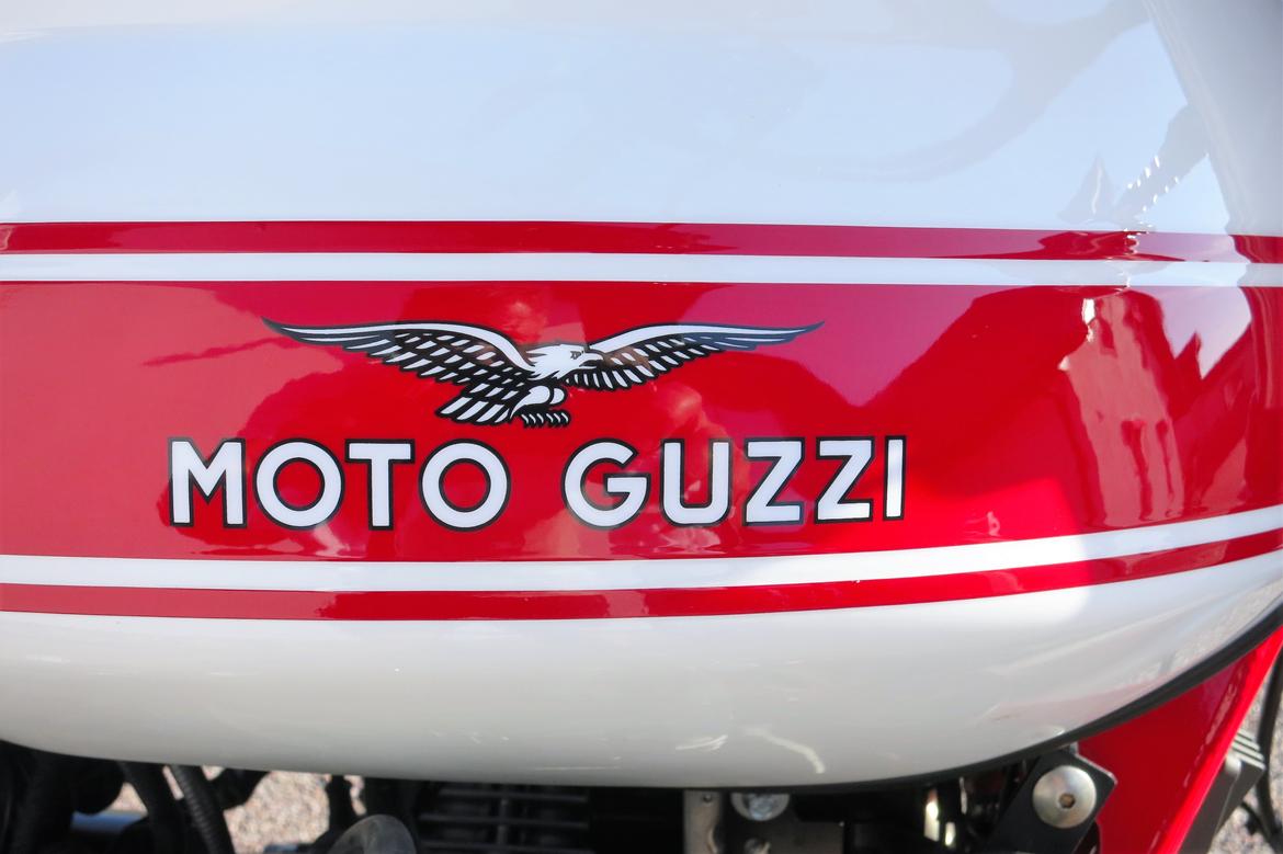 Moto Guzzi V7 II Stornello - Den vingede ørn. (Italiensk pilotvinge). Et af de ældste motorcykelmærker. billede 4