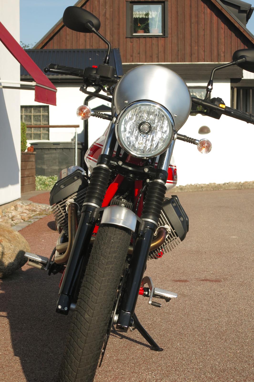 Moto Guzzi V7 II Stornello - Langsliggende V motor med karakter. billede 7