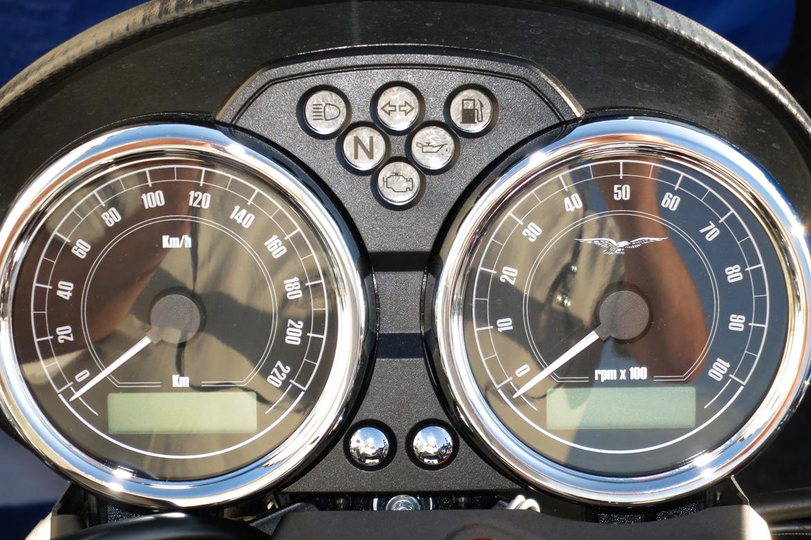 Moto Guzzi V7 II Stornello - Klassiske ure med kromringe billede 14