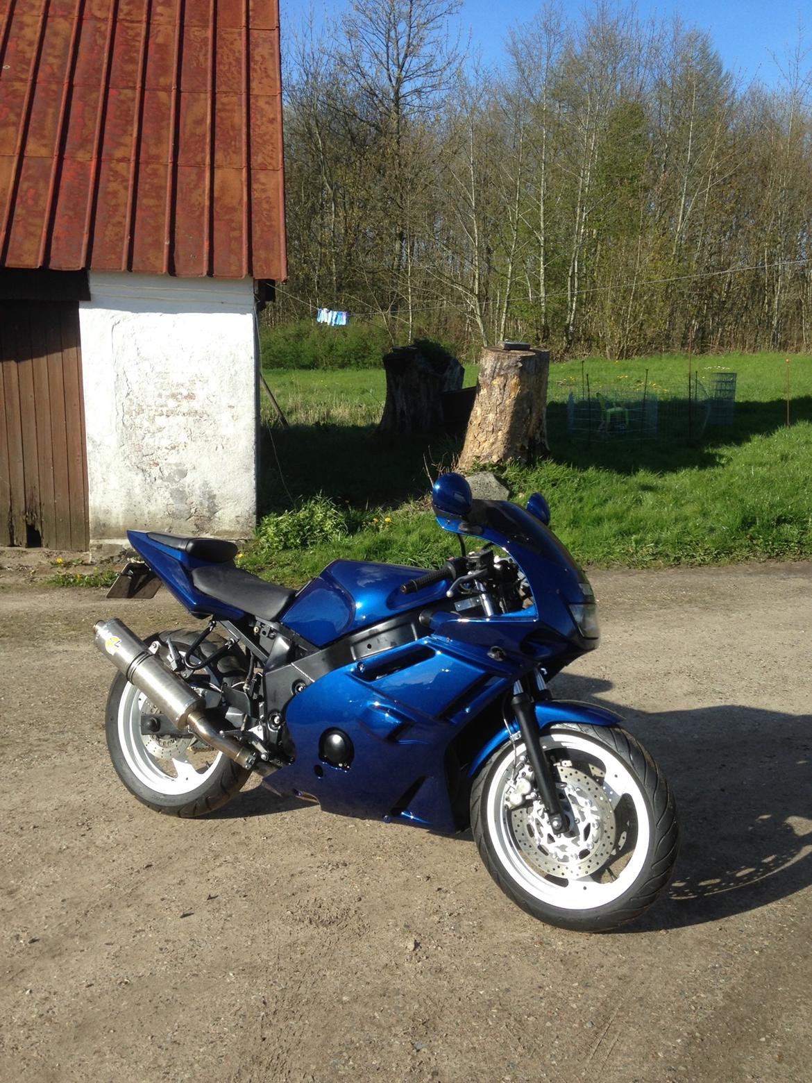 Yamaha fzr 600 R6 billede 3