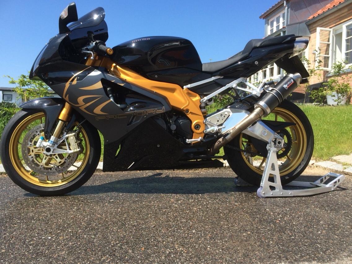Aprilia RSV1000R Factory billede 7