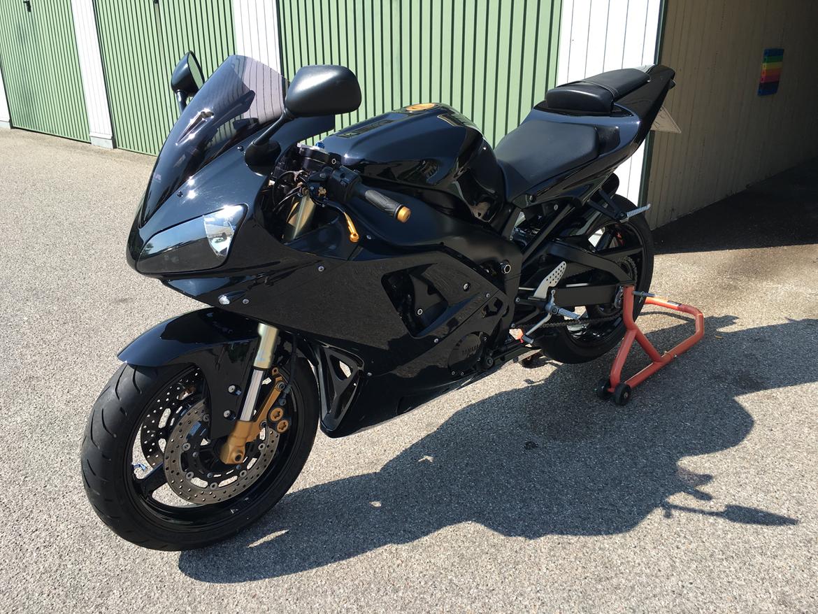 Yamaha R1  billede 1