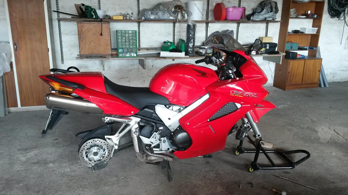 Honda VFR 800 VTEC - Nye dæk på vej billede 9