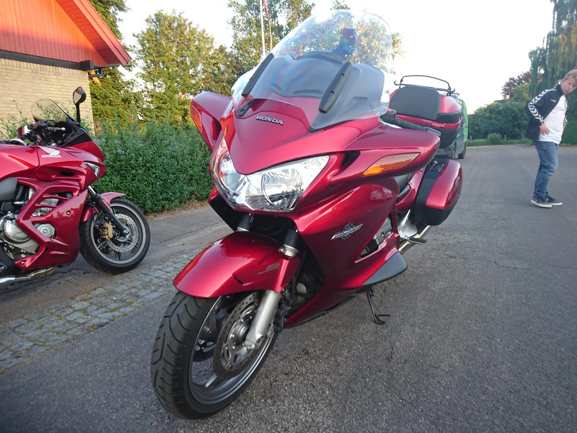 Honda Honda ST 1300A Pan European billede 1