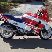 Honda cbr 1000f