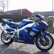 Yamaha r1