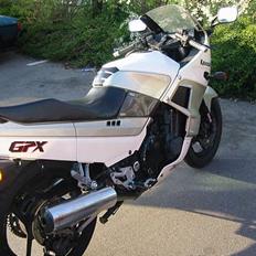 Kawasaki GPX 750 R. SOLGT