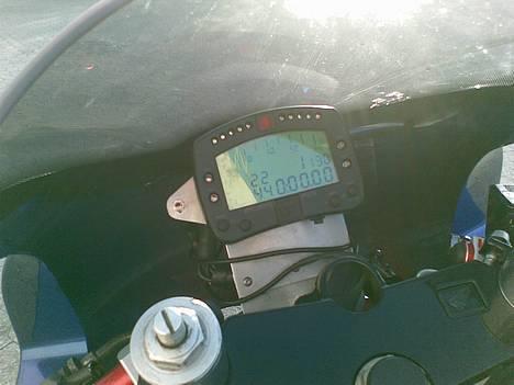 Honda CBR 600  - AIM MYCHRON3 med shift light, digital omd/r tæller, labtimer, mm billede 2