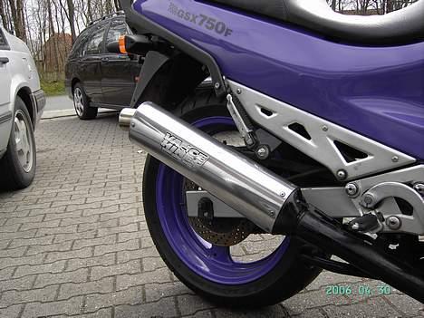 Suzuki GSX 750F solgt billede 2
