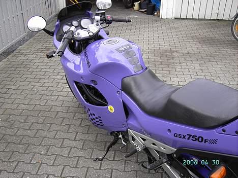 Suzuki GSX 750F solgt billede 7