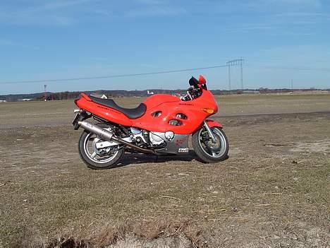 Suzuki GSX 600 F "solgt" billede 2