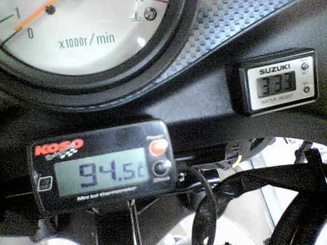 Suzuki SV 650s K2 [SOLGT] - Her ses temp. måleren monteret og desuden mit digitale ur. billede 3