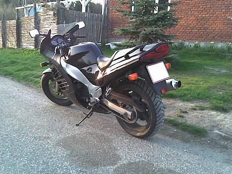Suzuki RF 600 R billede 3