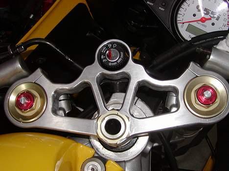 Triumph 955i daytona (solgt) billede 8