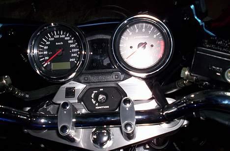 Suzuki GSX 1400  billede 13