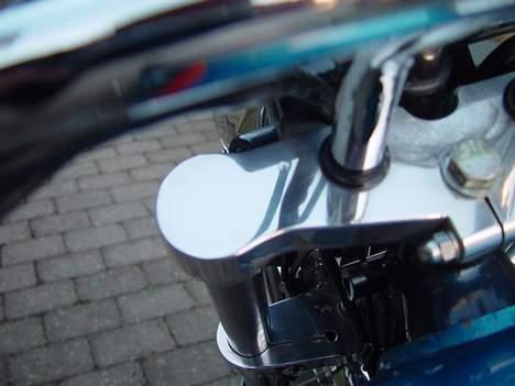 Yamaha XV 750 SE - Glat og lækker overflade på den øverste bro - er stabil. billede 5