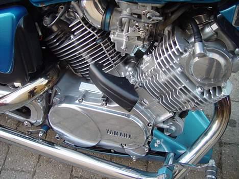 Yamaha XV 750 SE - Den sorte dims er fra en Yamaha Bulldog, skulle give mere luftkøling til den bagerste cylinder. Og den virker!! billede 8