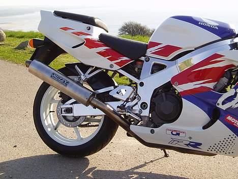 Honda CBR 900 RR (solgt) - Ja pudsearbejde er der nok af. billede 4