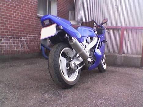 Honda CBR 600 F2 [SOLGT] - Den gamle cykel GSX-R 400 http://www.motorcykelgalleri.dk/html/gal_visbil.asp?ID=6089 billede 7