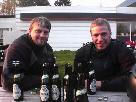 Yamaha SZR 660 ***SOLGT*** - Henrik & Jesper drikker "kørebajere" efter en fed tur med hanen i bund. billede 4