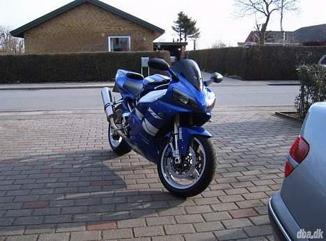 Yamaha r1 - lidt forfra billede 2