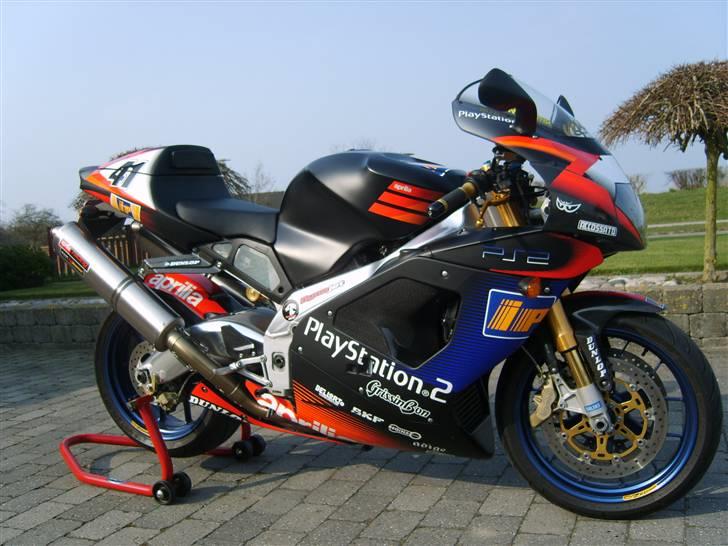 Aprilia Haga SBK Replica RSV1000R billede 6