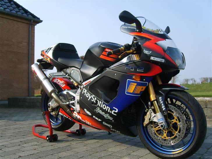 Aprilia Haga SBK Replica RSV1000R - Masser af kulfiber billede 15