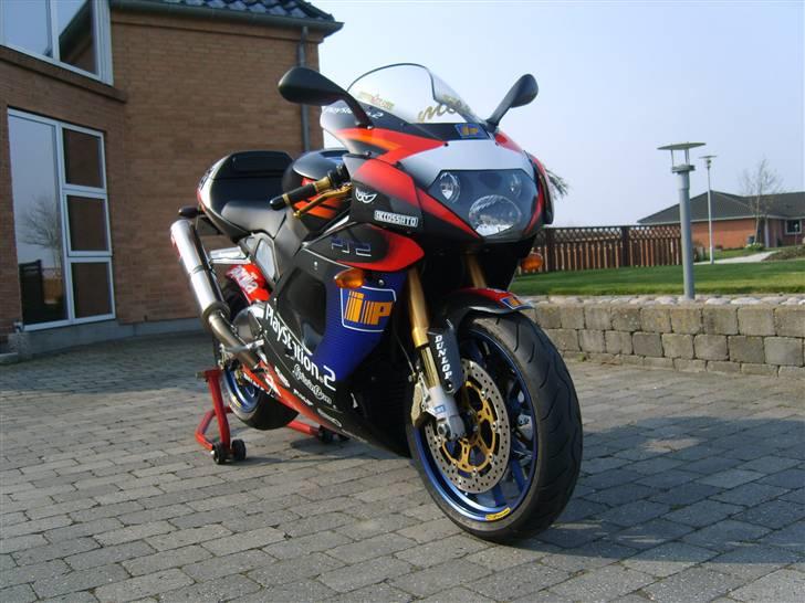 Aprilia Haga SBK Replica RSV1000R billede 16