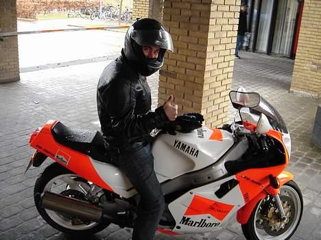 Yamaha FZR750R billede 4