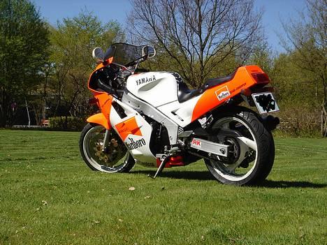 Yamaha FZR750R billede 7