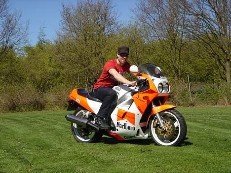 Yamaha FZR750R billede 11