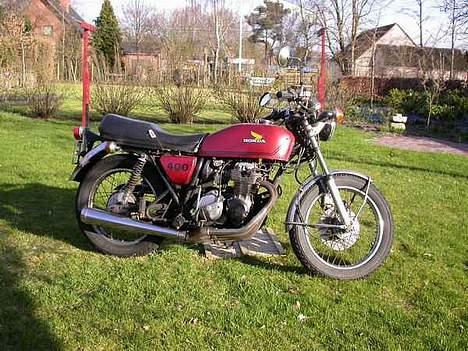 Honda CB 400 F billede 1