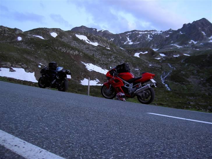 Suzuki TL1000s(solgt) - Endnu et billede fra ferien. Her er det turen som Top Gear kårede som Best Driving road i alperne! billede 11