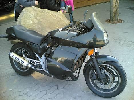 Suzuki GSX 750 ES - Den ser på afstand fornuftig ud, men der skal godt nok bruges lidt knofedt billede 1