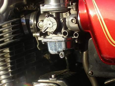 Honda 750kz four Solgt - forkromet under part af kaborator ,resten poleret billede 15