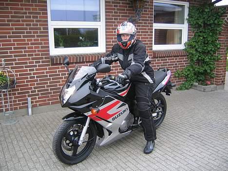 Suzuki GS500FK5 (solgt) - Billedet er taget den dag jeg fik den hjem, (d.15/5-06 samme dag som jeg bestod køreprøven) billede 7