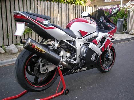 Yamaha YZF R6 - Solgt - Så er der kommet rimstripes på... :o) billede 1