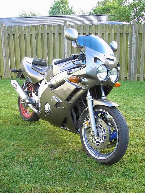 Yamaha FZR 600 *SOLGT* billede 2