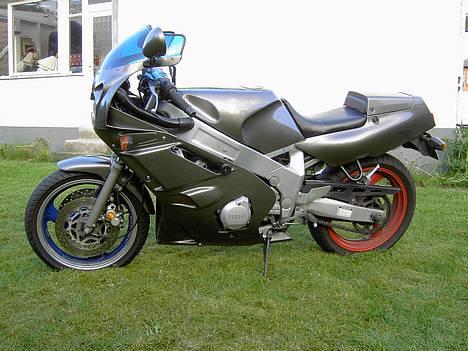 Yamaha FZR 600 *SOLGT* billede 4