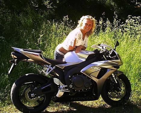 Honda CBR 1000 RR Fireblade billede 1