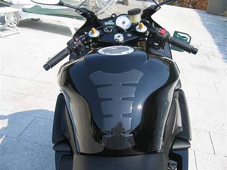 Yamaha YZF R6 - Carbon look tank pad billede 7