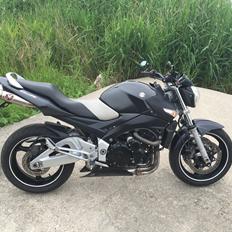 Suzuki gsr 600