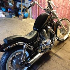 Suzuki Intruder VS 750