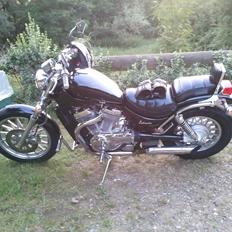 Suzuki vs 750 intruder model GLF H / VR51BD (Solgt)