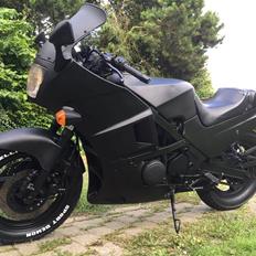 Kawasaki Ninja GPz 600 R